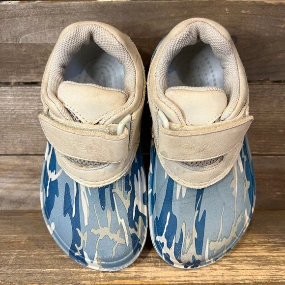 Childrens Crocs Blue Camo Cushioned Waterproof Ankle Duck Boots Size 10 C GUC - Picture 3 of 4